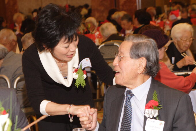 Beverly Ito shaking George Aratani's hand