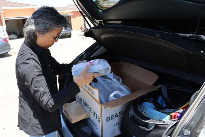 taking bento out of the trunk