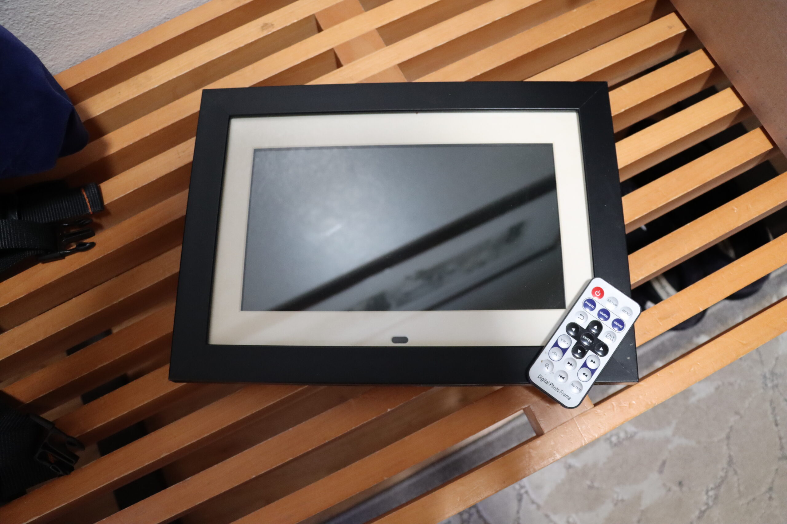photo frame with remote
