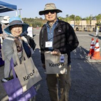 two people posing with their Keiro bag