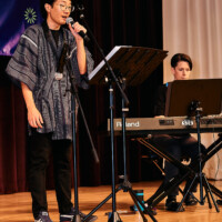 M PALMA PHOTO 2025 Michael Murata and Erin Reeve performing on stage