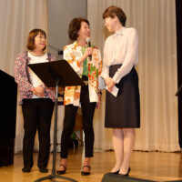 M PALMA PHOTO 2025 Kimiko Fujita, Beverly Ito, and Deputy Consul General Naoko Kamitani on stage